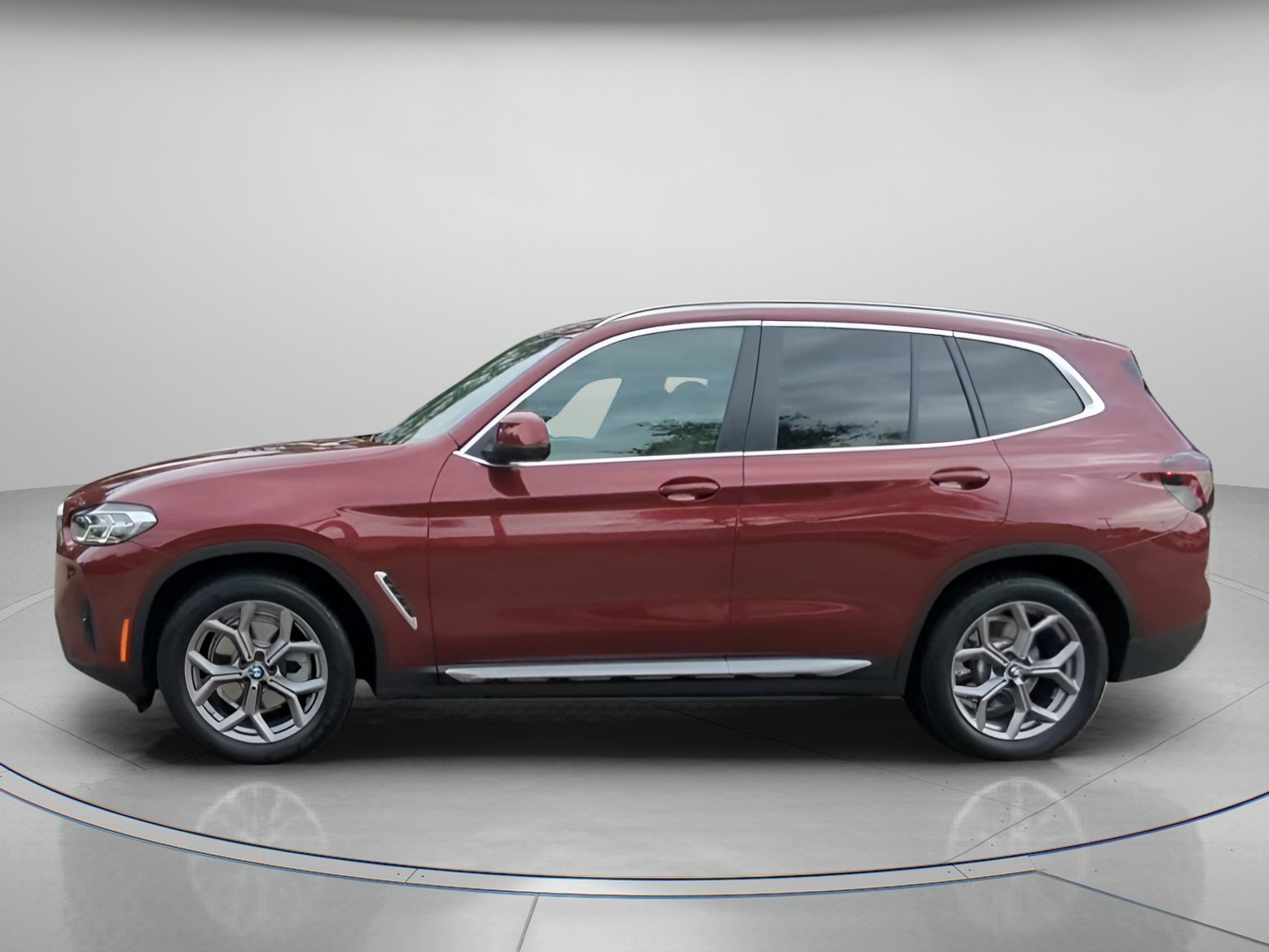 Used 2024 Aventurin Red Metallic BMW sDrive30i image 15