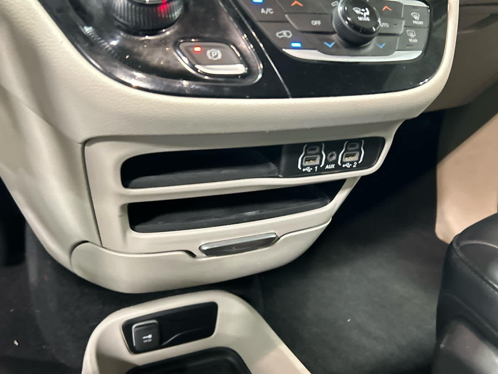 2023 Chrysler Pacifica Touring L - Photo 29
