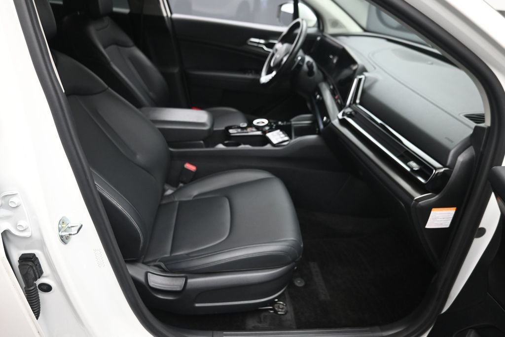 Used 2023 White Kia EX image 9