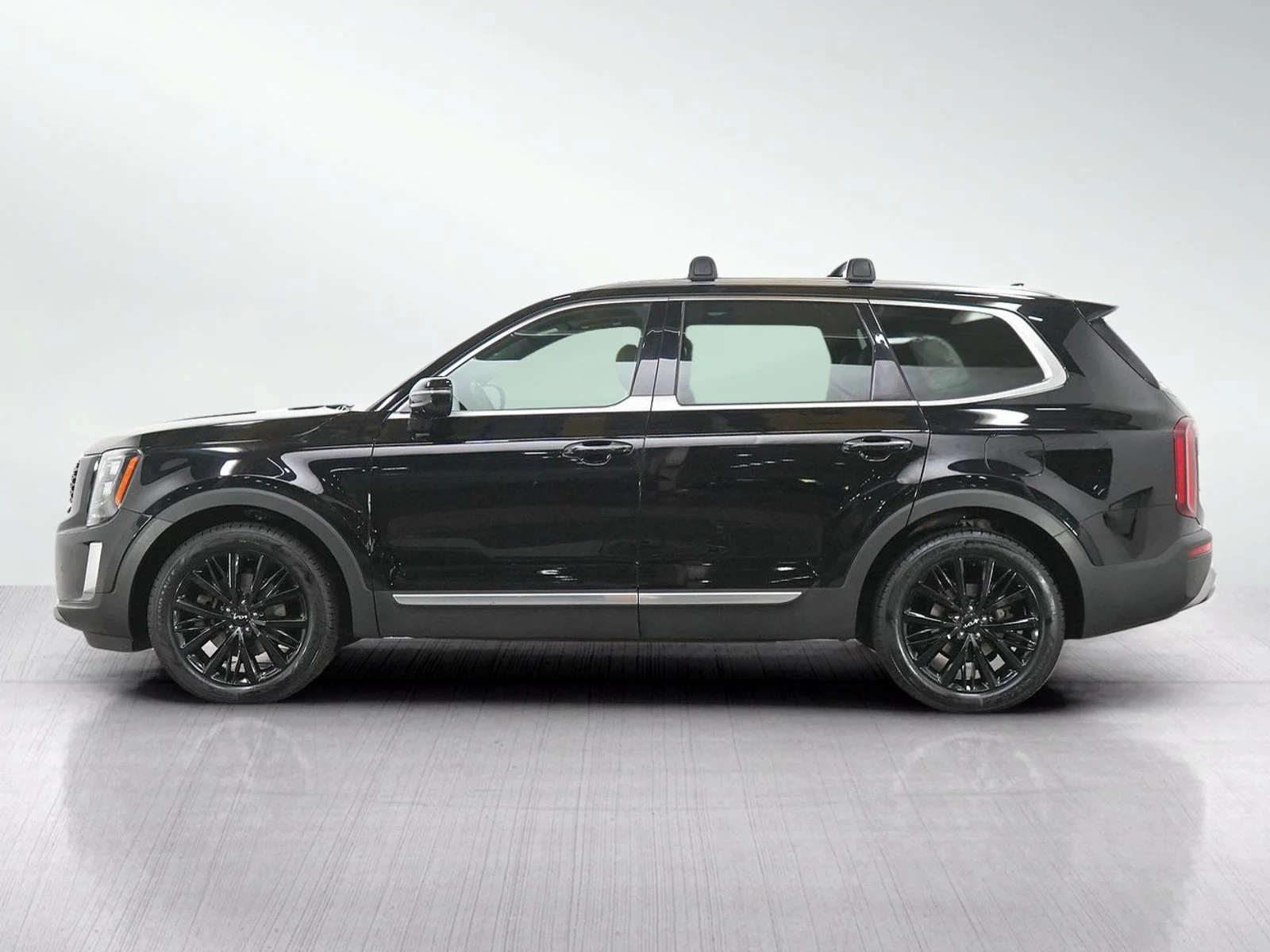 Used 2022 Kia Telluride SX with VIN 5XYP5DHC3NG227125 for sale in Wayzata, Minnesota