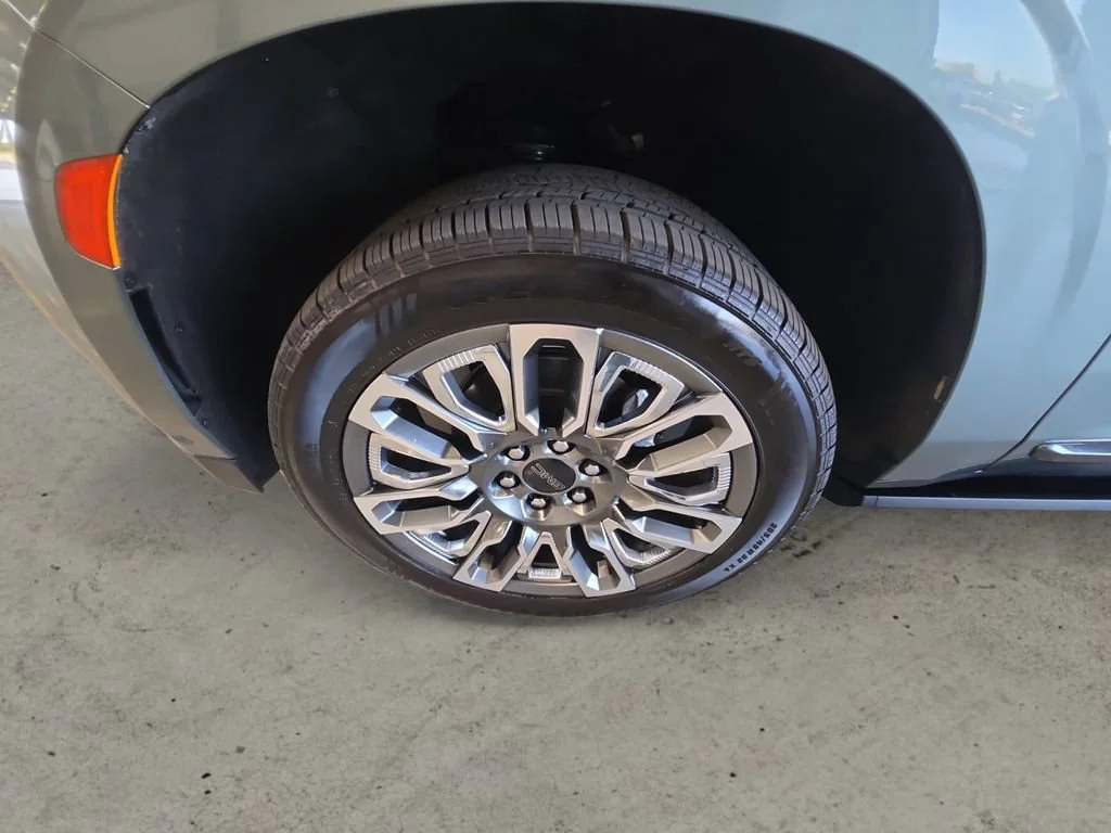 Used 2023 FROSTED PINE METALLIC GMC Denali Ultimate image 13