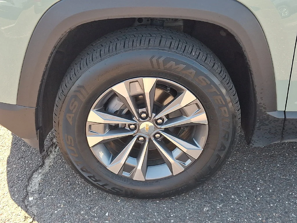 Used 2025 Cacti Green Chevrolet LT image 29