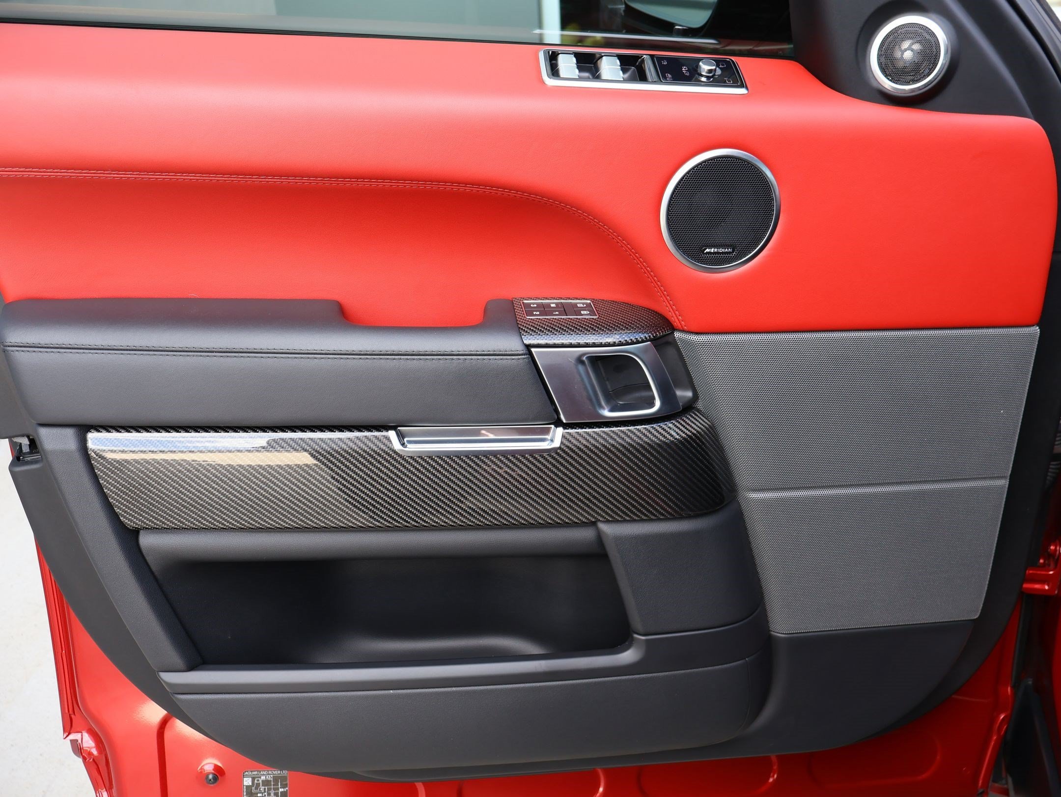 Used 2022 Firenze Red Metallic Land Rover SVR image 12