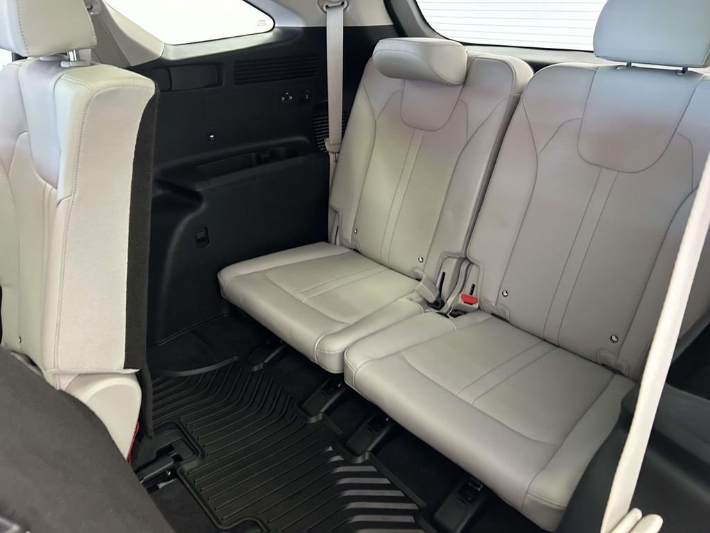 Used 2025 White Kia S image 15