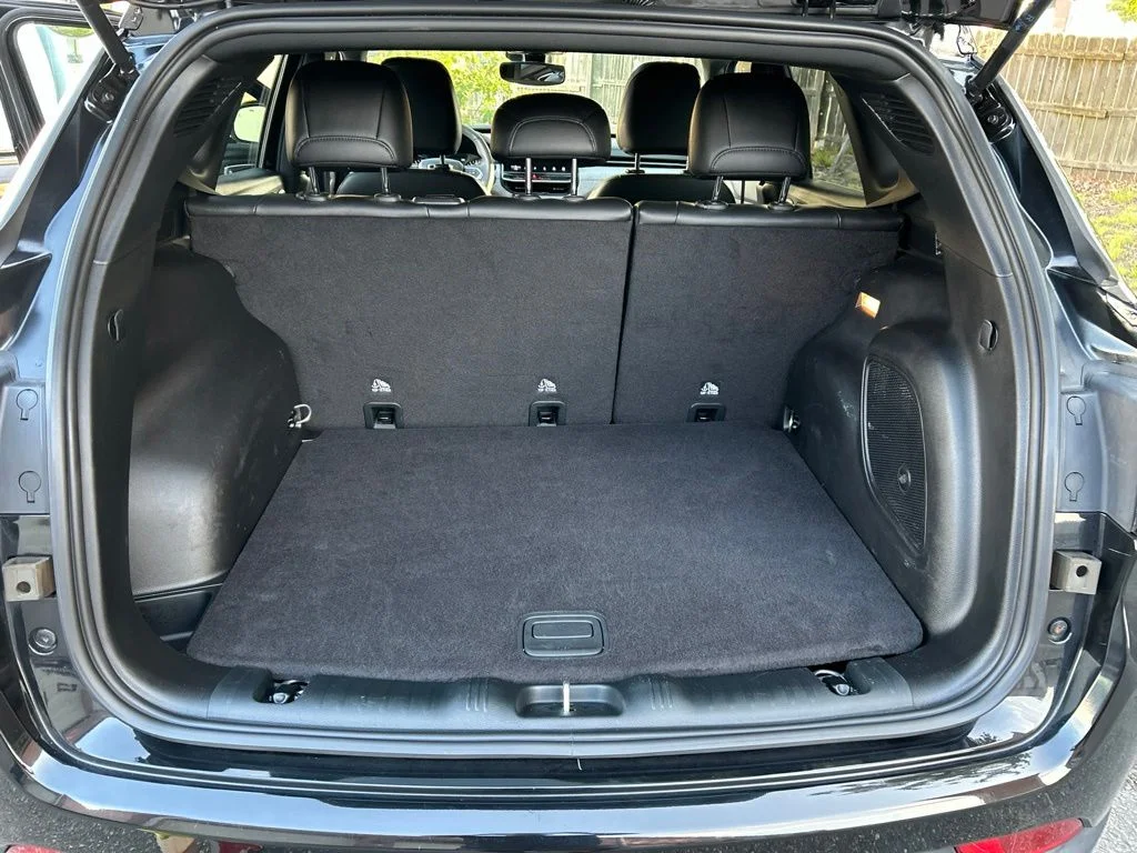 Used 2023 Black Jeep Latitude Lux image 29