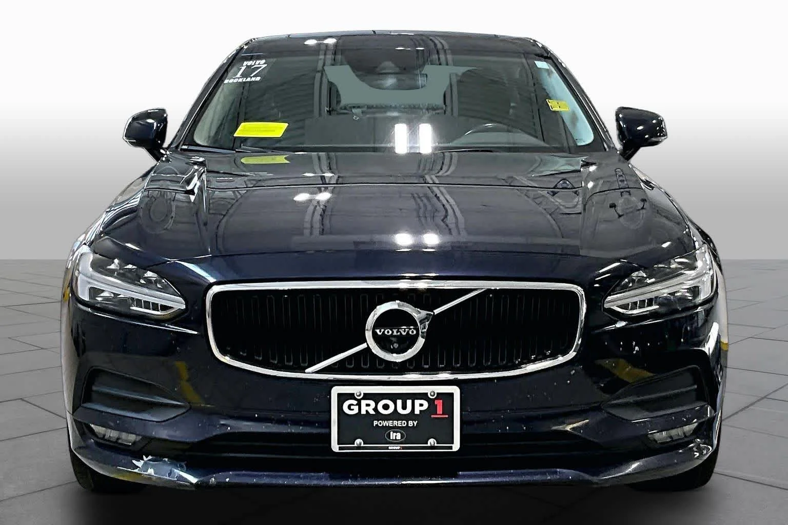 Used 2017 Magic Blue Metallic Volvo Momentum image 4