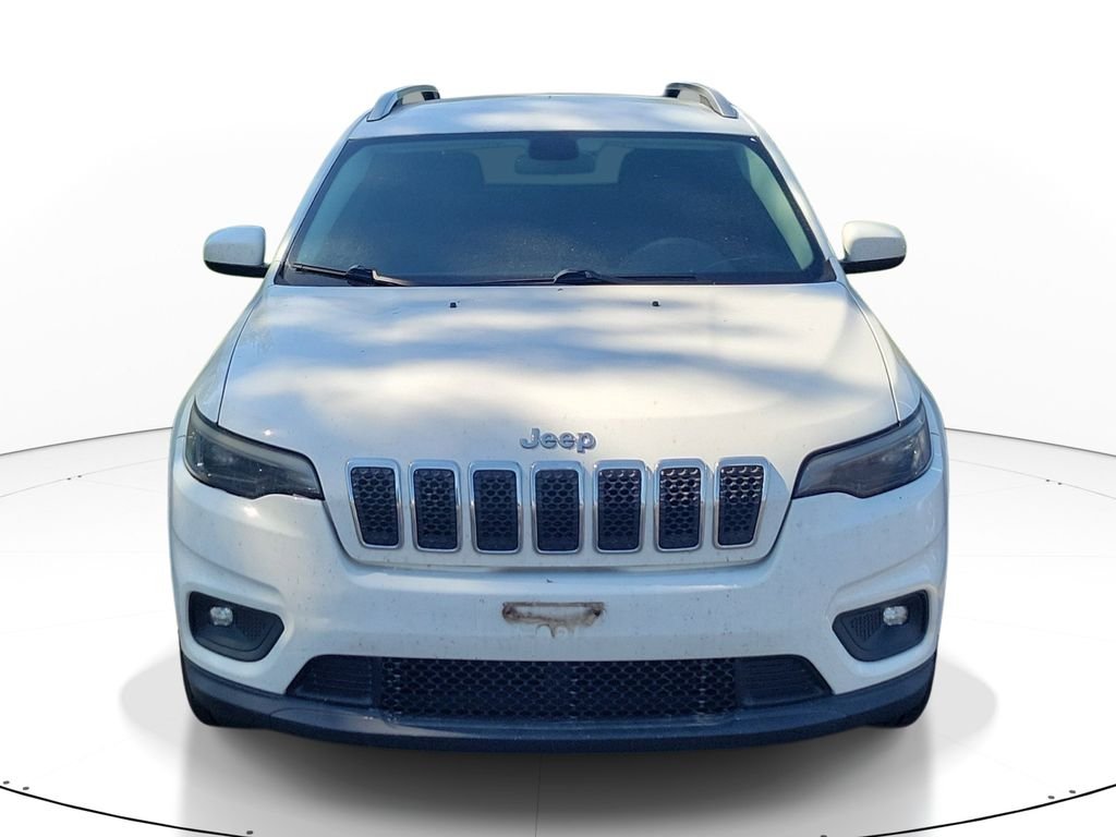 Used 2019 White Jeep Latitude image 2