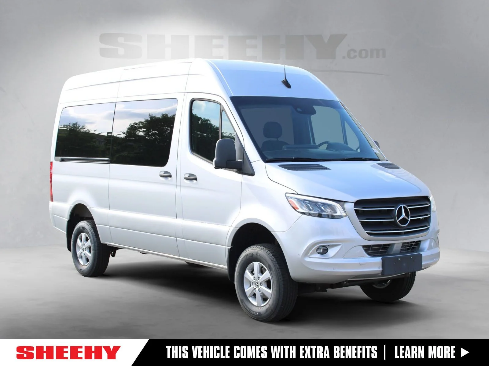Used 2022  Mercedes-Benz Crew 144 WB image 1