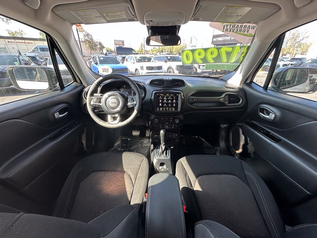 Used 2023 White Jeep Latitude image 15