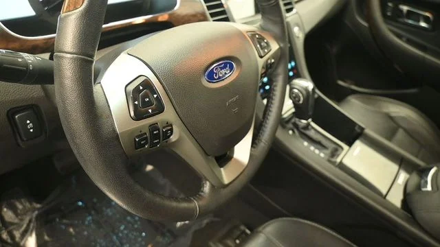 Used 2018 White Platinum Clearcoat Metallic Ford Limited image 15