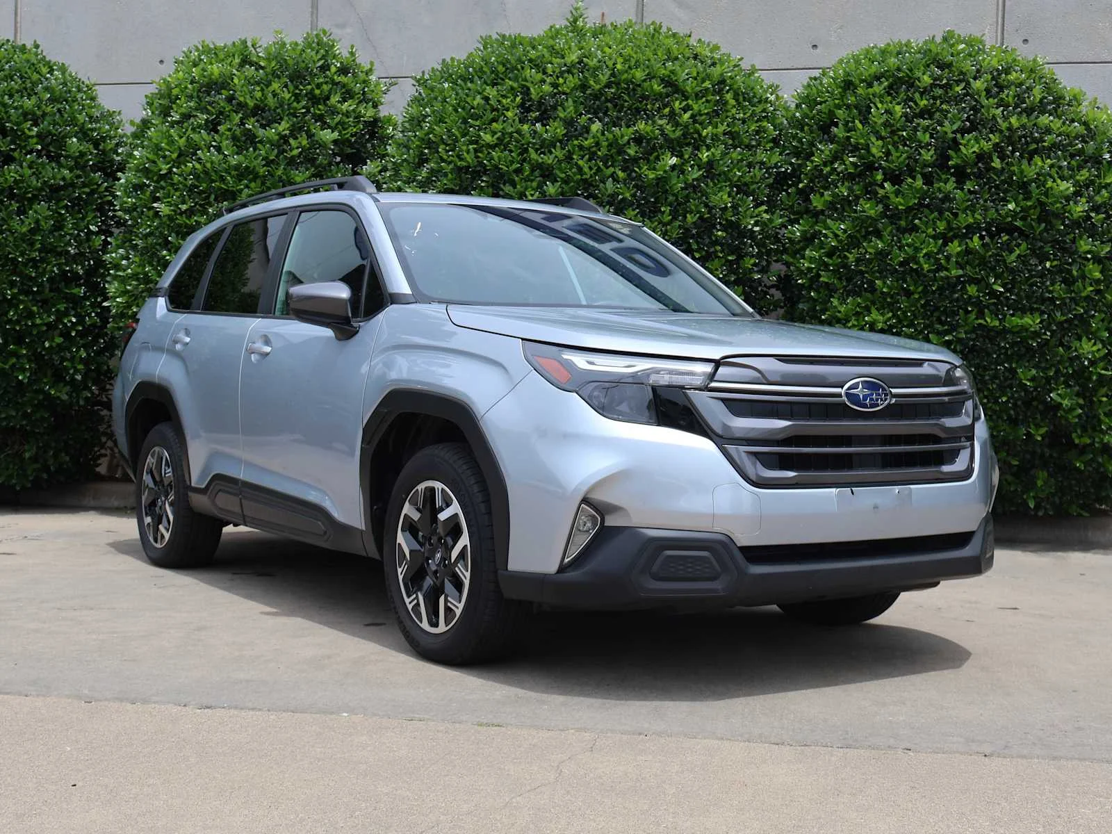 Certified Used 2025 Ice Silver Metallic Subaru Premium image 3