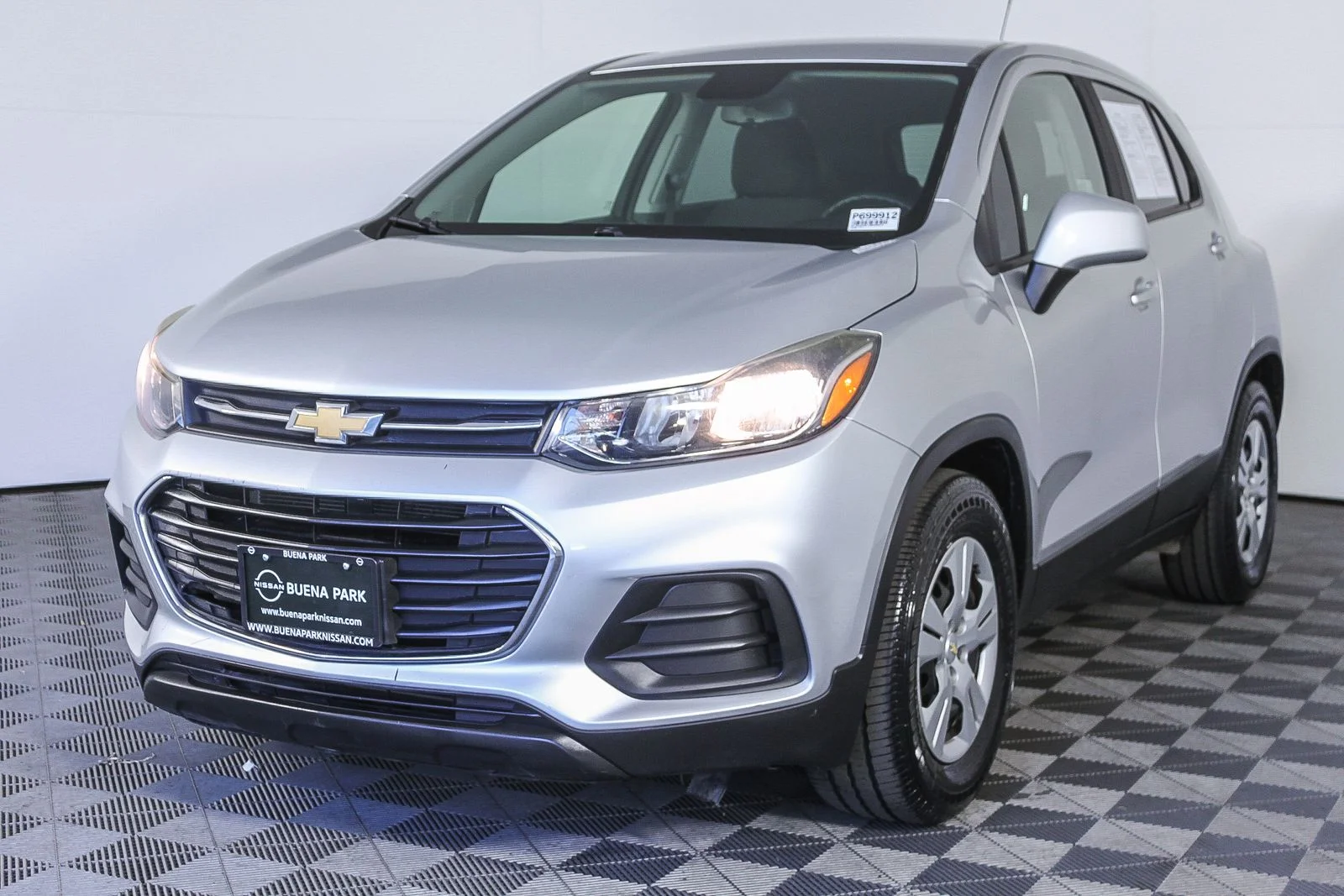 Used 2018 Silver Chevrolet LS image 3