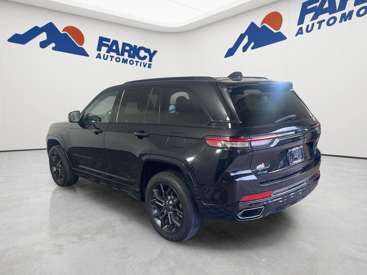 Used 2023 Diamond Black Crystal Pearlcoat Jeep 30th Anniversary image 10