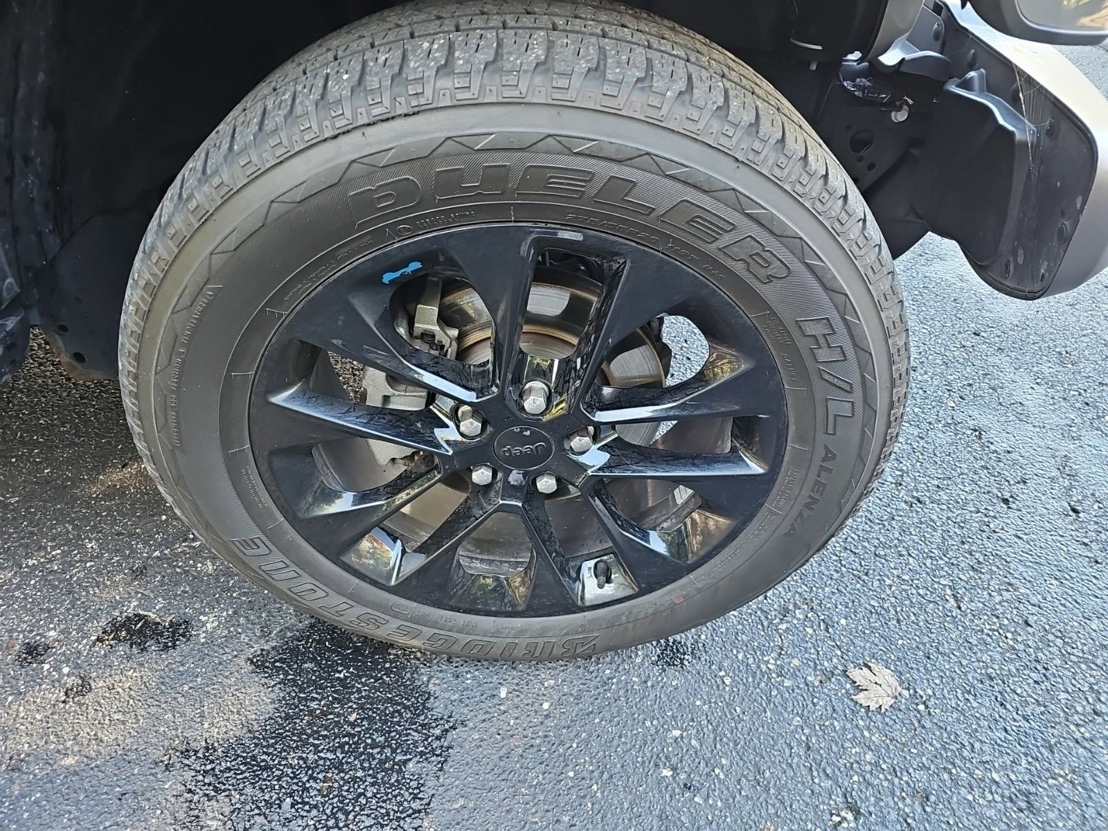 Certified Used 2023 Sting-Gray Clearcoat Jeep Sahara image 8