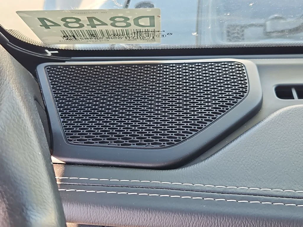 Used 2021 Sting-Gray Clearcoat Jeep Overland image 12