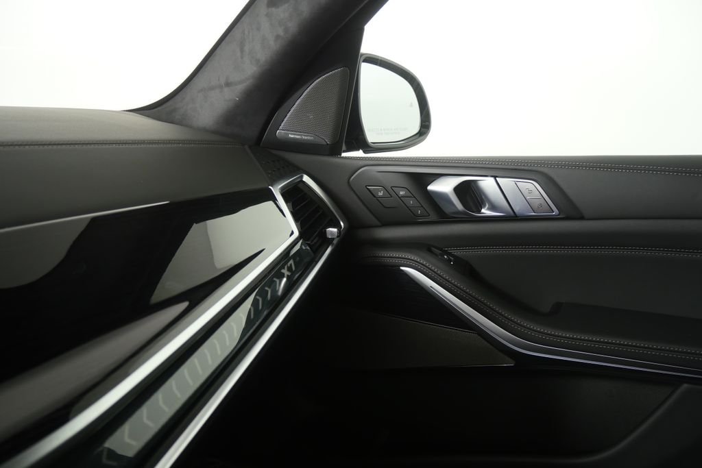 New 2027 Black Sapphire Metallic BMW xDrive40i image 26