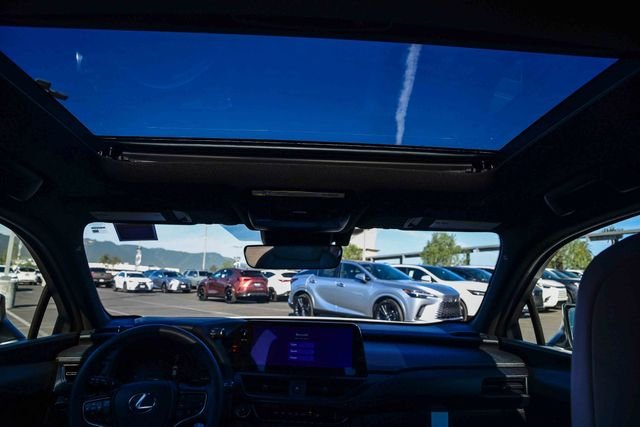 2026 Lexus UX Hybrid 300h Premium - Photo 21