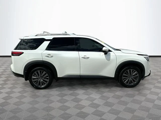 Used 2022 White Nissan SL image 4