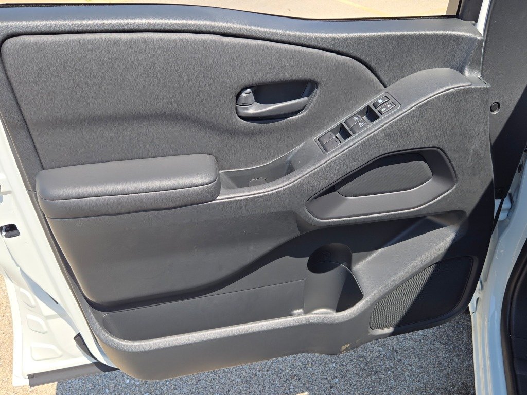 New 2026 Glacier White Nissan Crew Cab S image 24