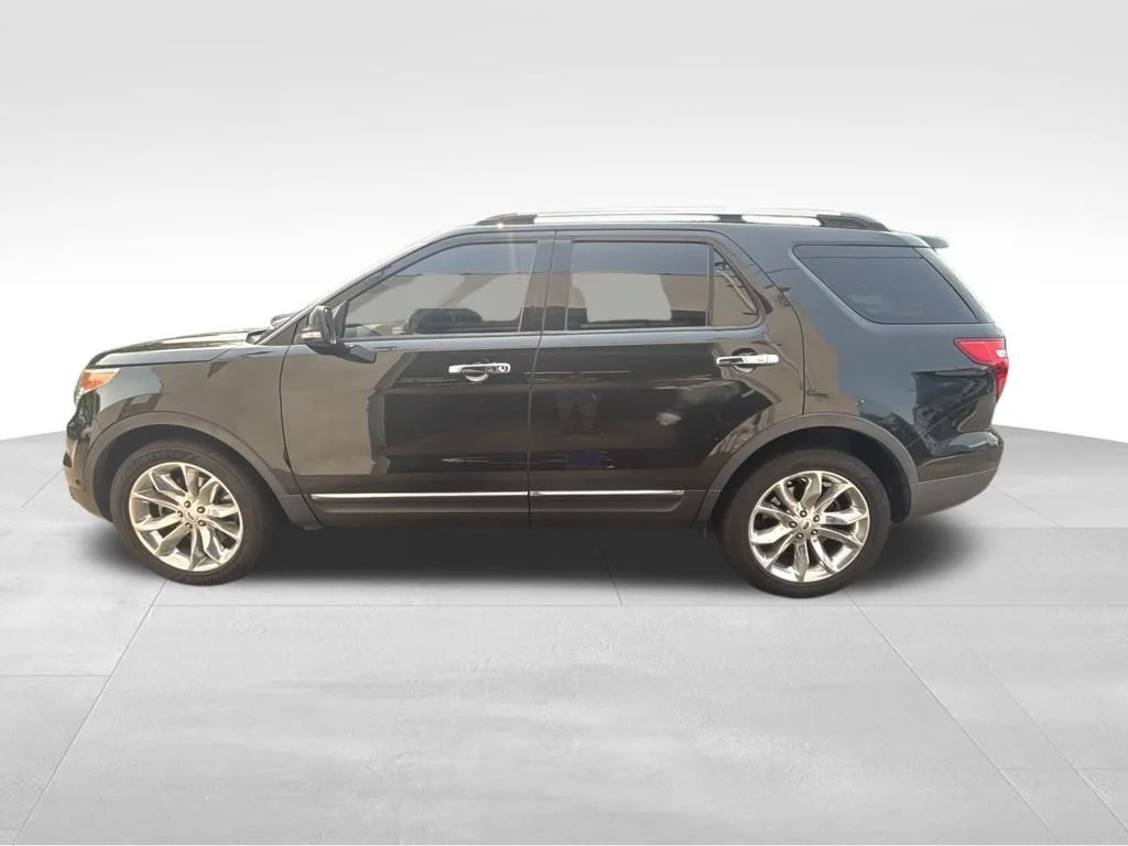 Used 2013 Black Ford Limited image 3