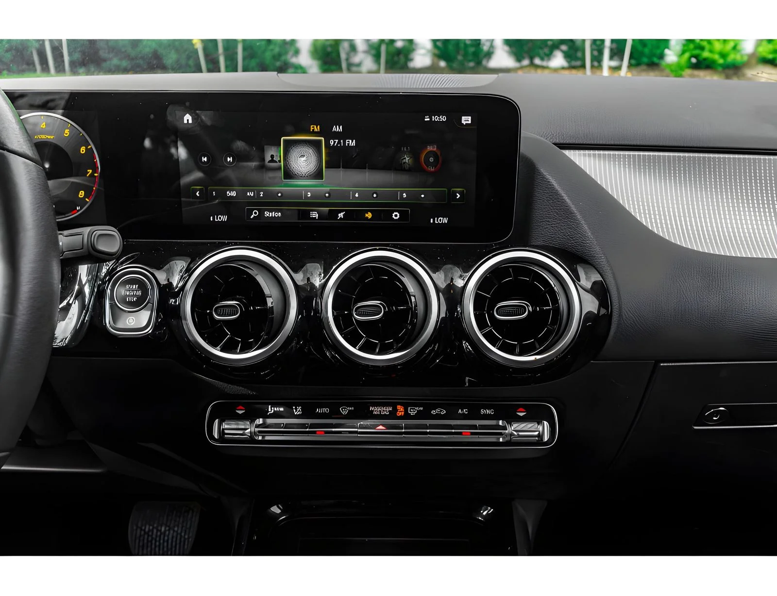 Used 2022 Black Mercedes-Benz GLA 250 image 18