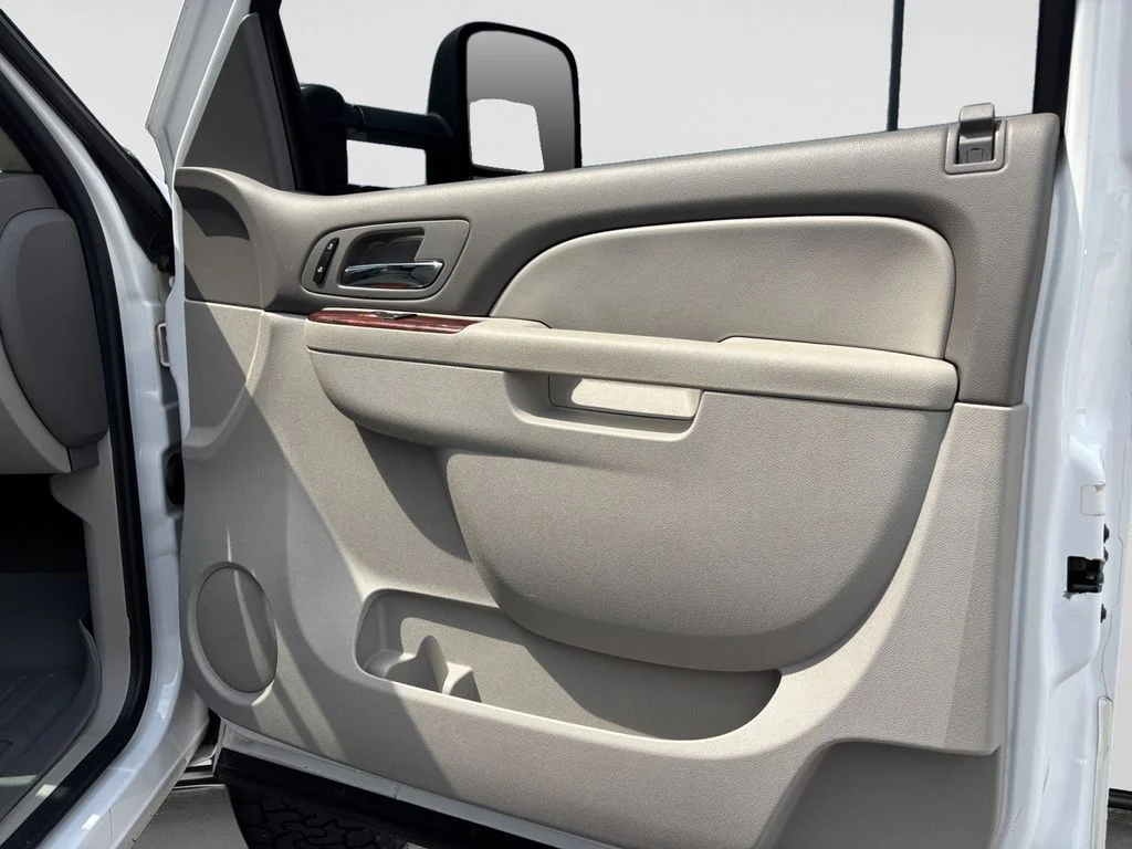Used 2011 White Chevrolet LTZ image 48