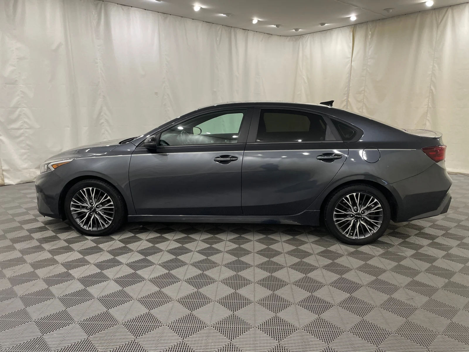 Used 2022 Gravity Gray Kia GT-Line image 9