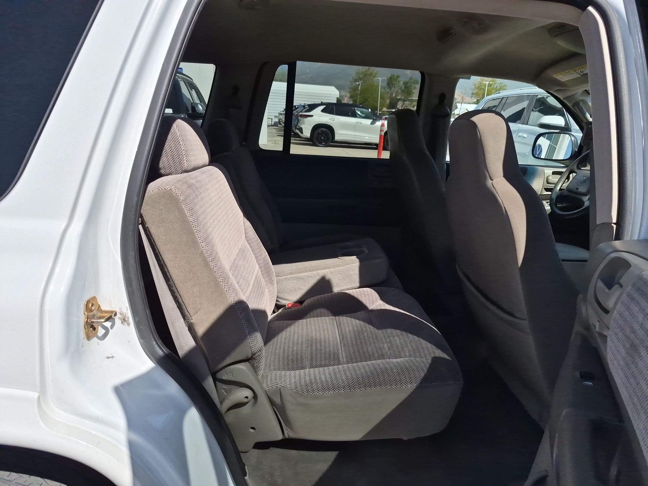 Used 2002 Bright White Clearcoat Dodge SLT image 26