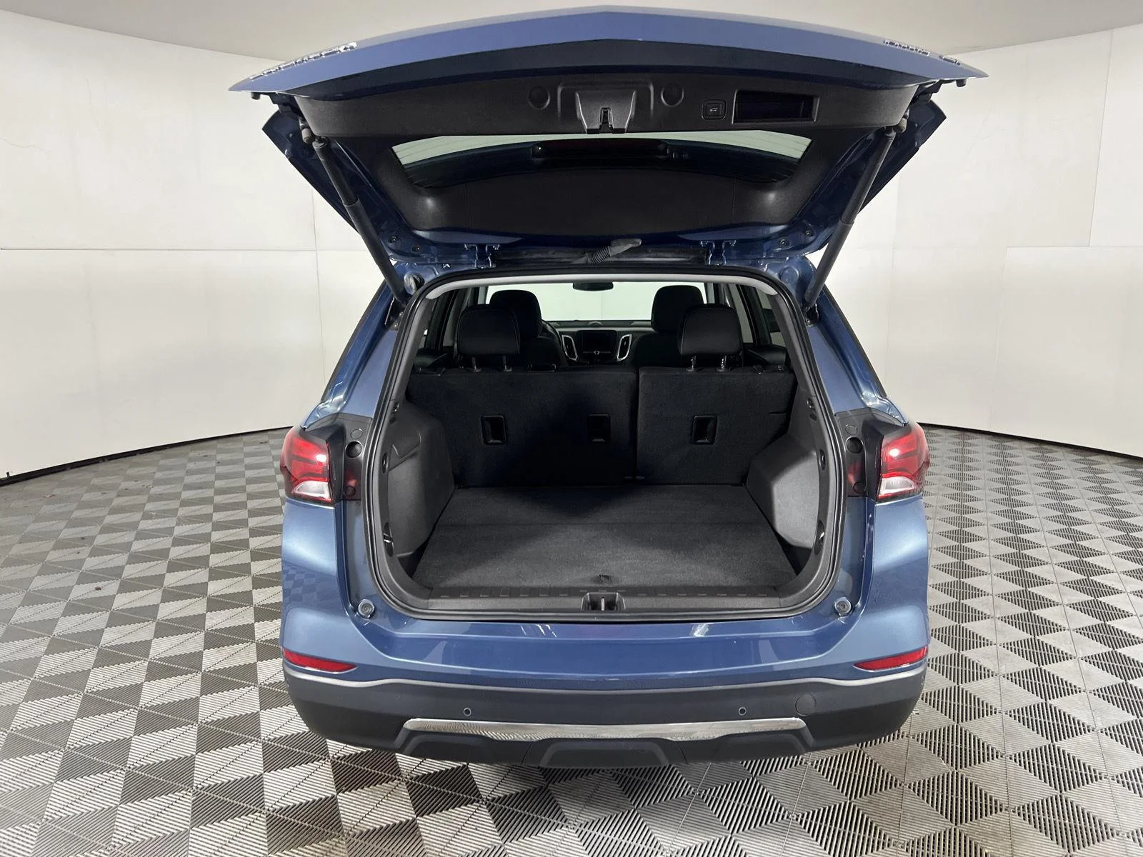 Used 2024 Lakeshore Blue Metallic Chevrolet LT image 32