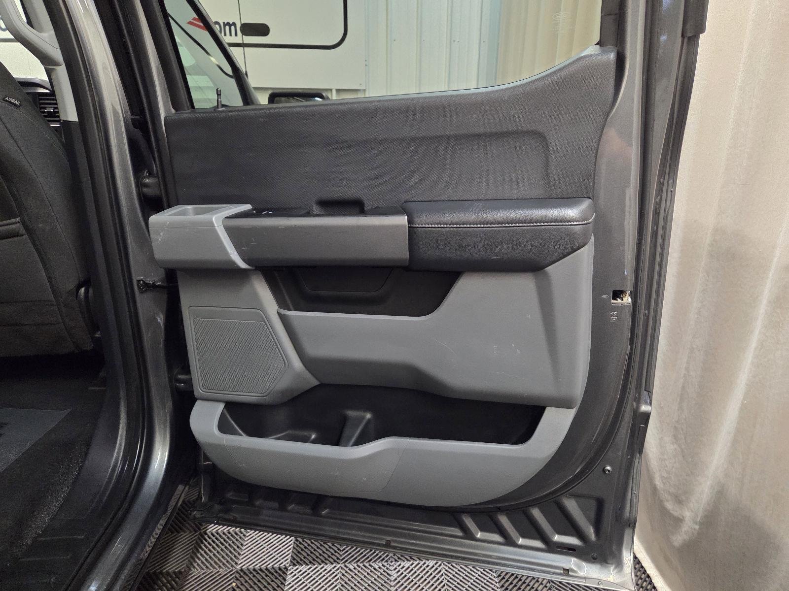 Used 2023 GRAY Ford XLT image 39