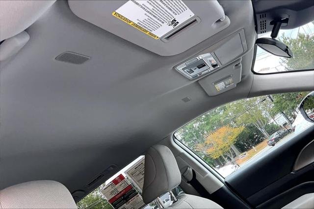 Certified Used 2025 WIND CHILL PEARL Toyota  image 14