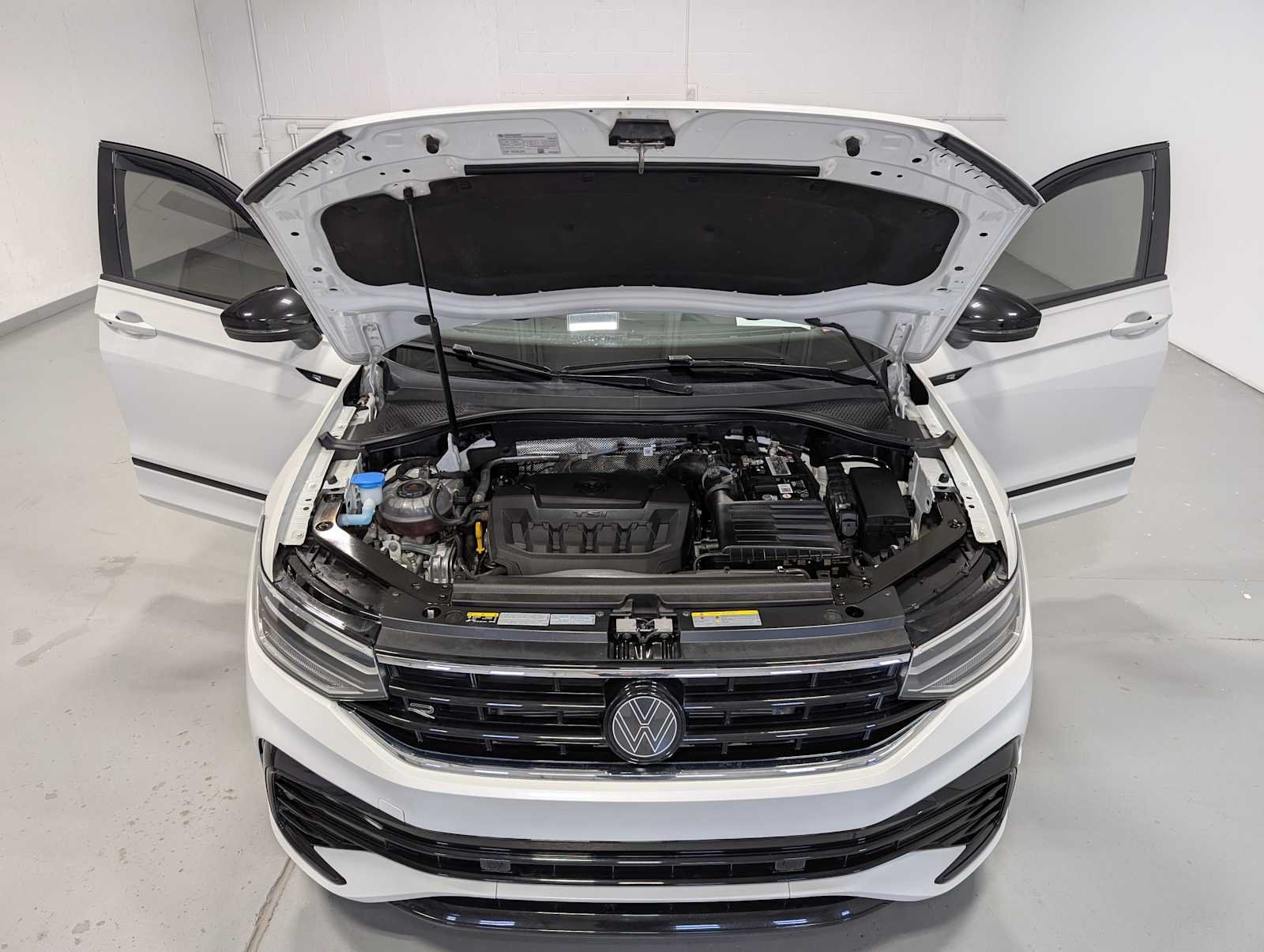 Used 2022 Oryx White Pearl Volkswagen SE R-Line Black image 13