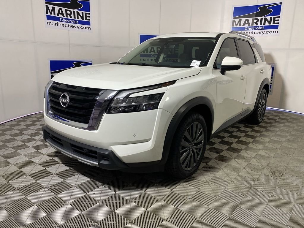Used 2024 White Nissan SL image 11
