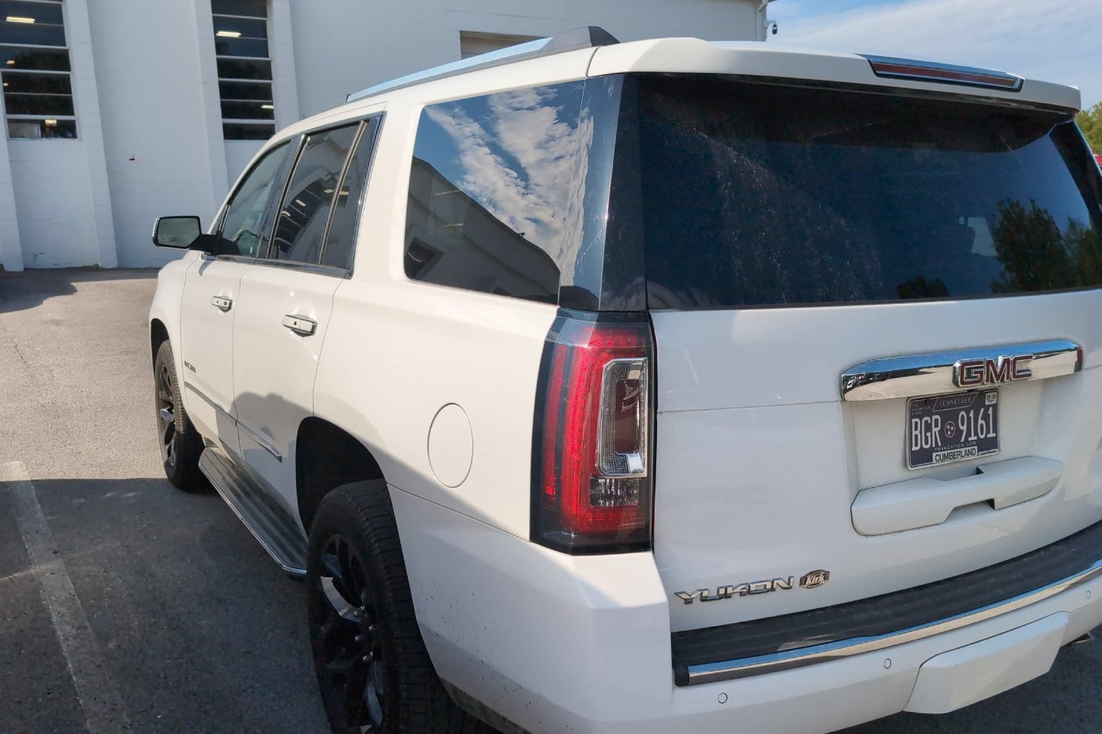 Used 2019 SUMMIT WHITE GMC Denali image 9