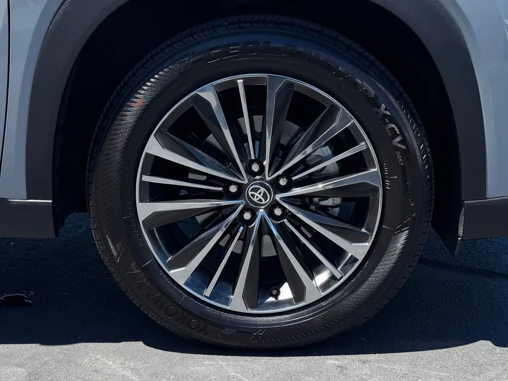 Used 2025  Toyota MAX Platinum image 24
