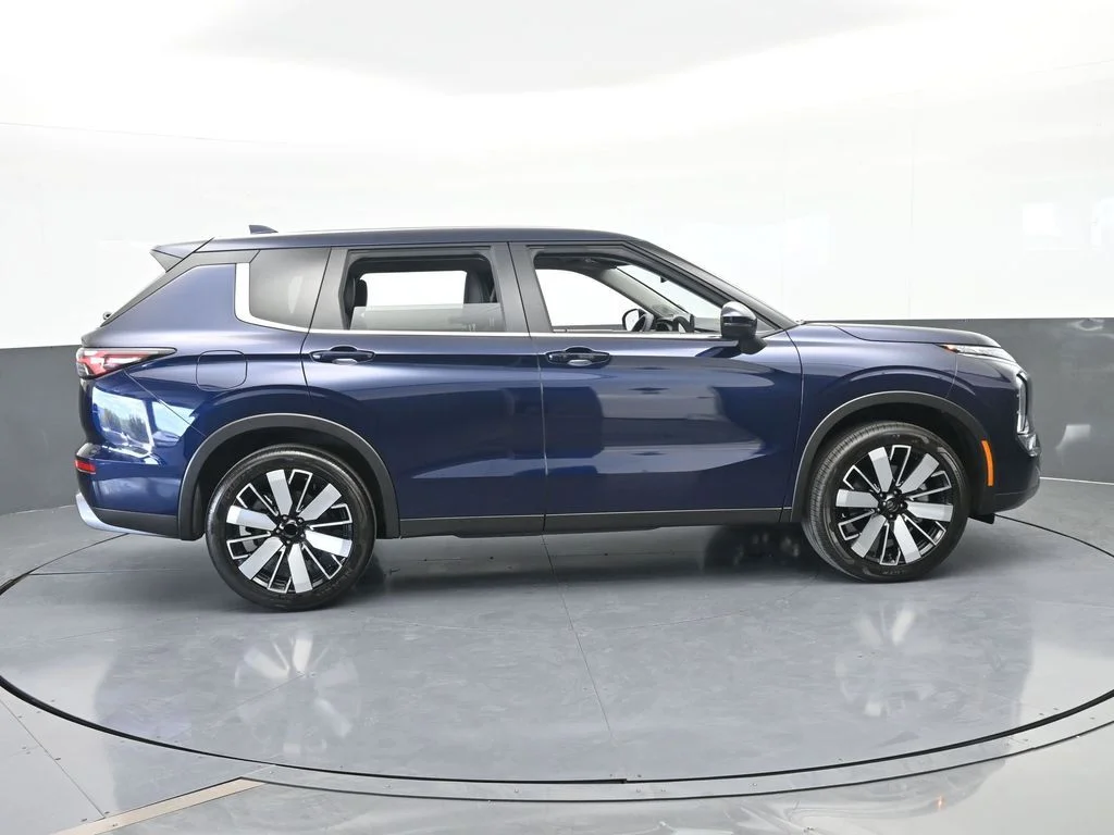 New 2026 Cosmic Blue Metallic Mitsubishi SE image 7