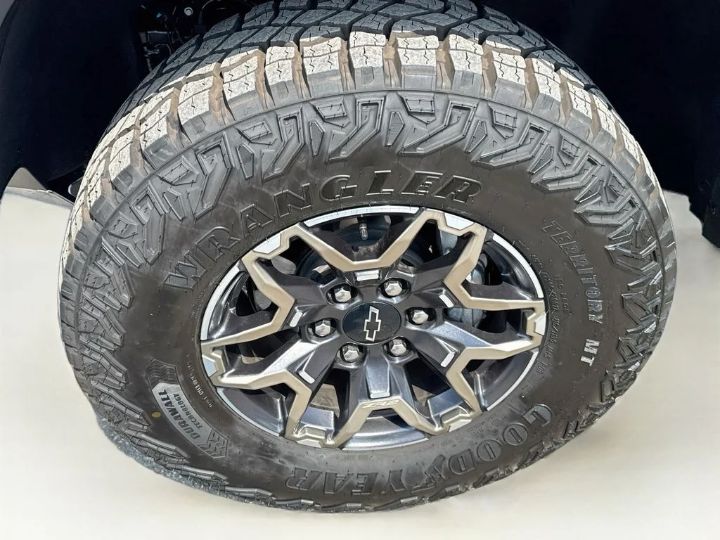 Used 2026 Red Chevrolet ZR2 image 38