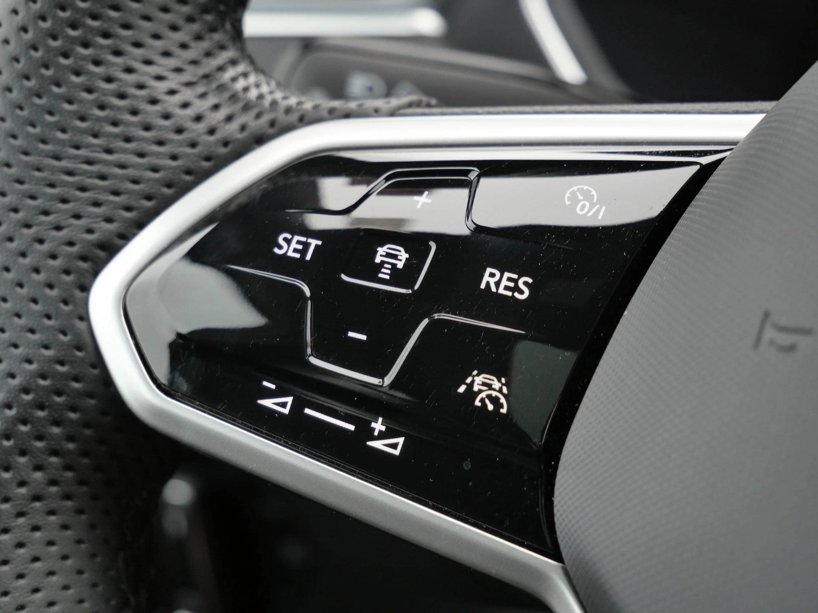 2022 Volkswagen Tiguan SEL R-LINE - Photo 33