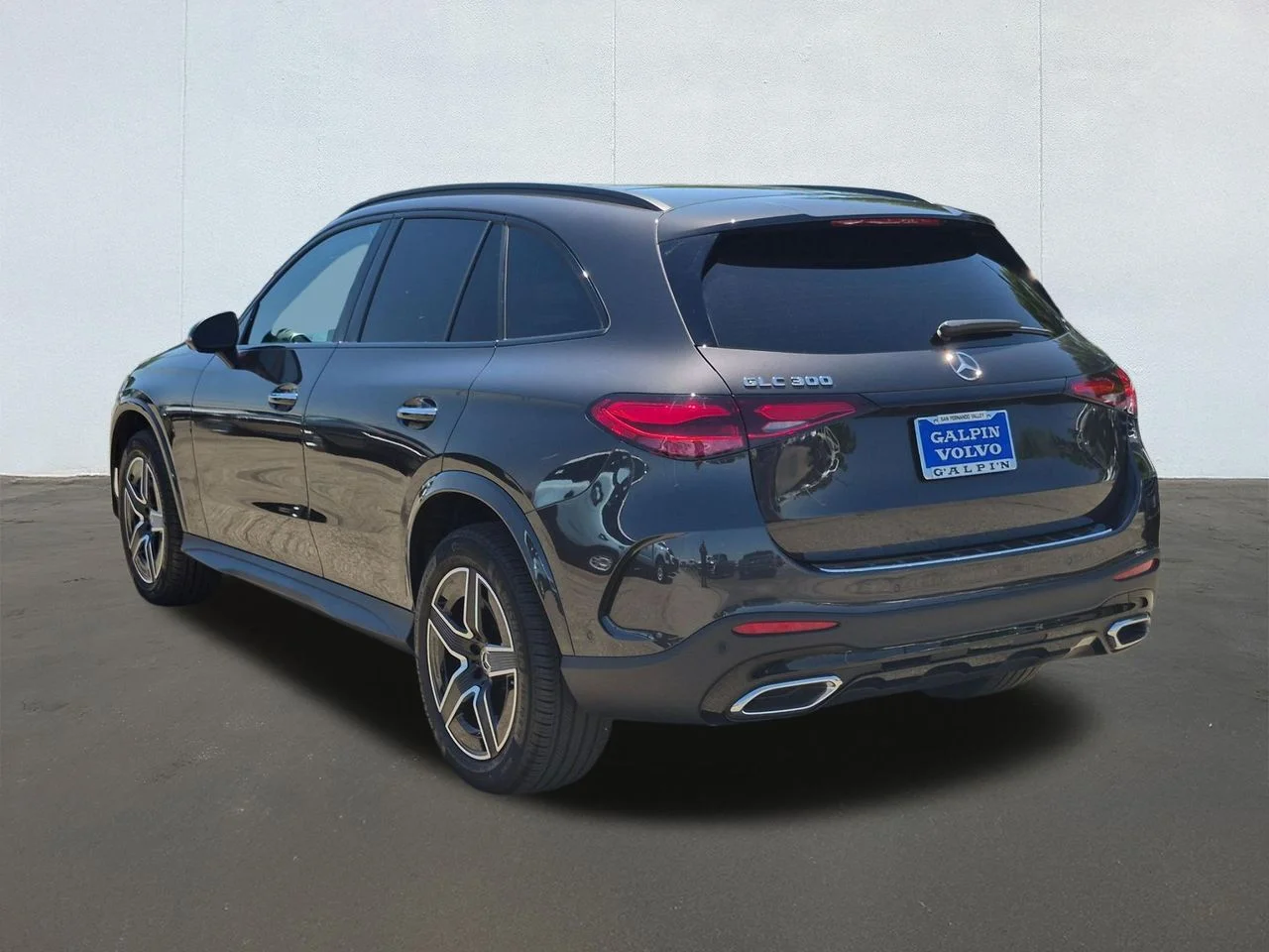 Used 2025 Graphite Grey Metallic Mercedes-Benz SUV image 7