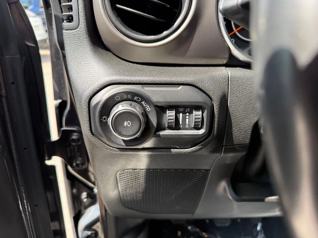 Used 2019 Gray Jeep Unlimited Sport S image 8