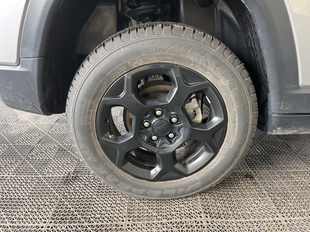 Used 2023 Silver Jeep Trailhawk image 24
