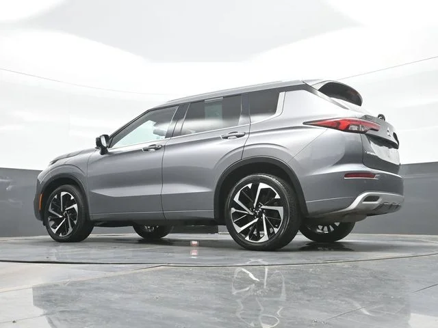 Used 2022  Mitsubishi SEL image 19