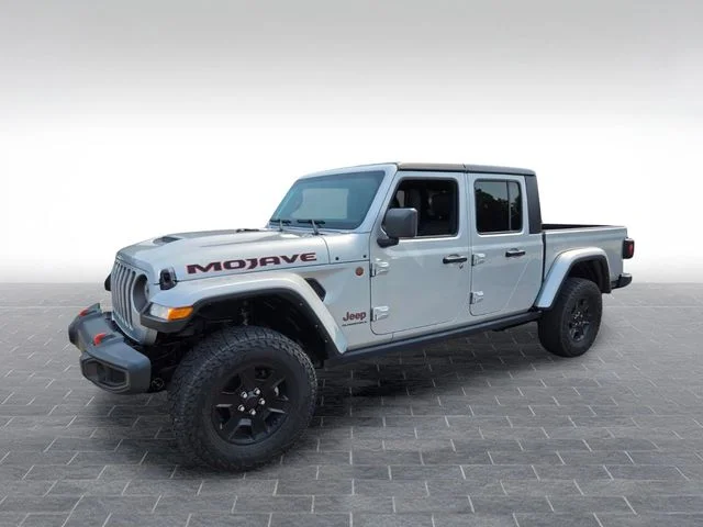 Used 2023 Silver Jeep Mojave image 3