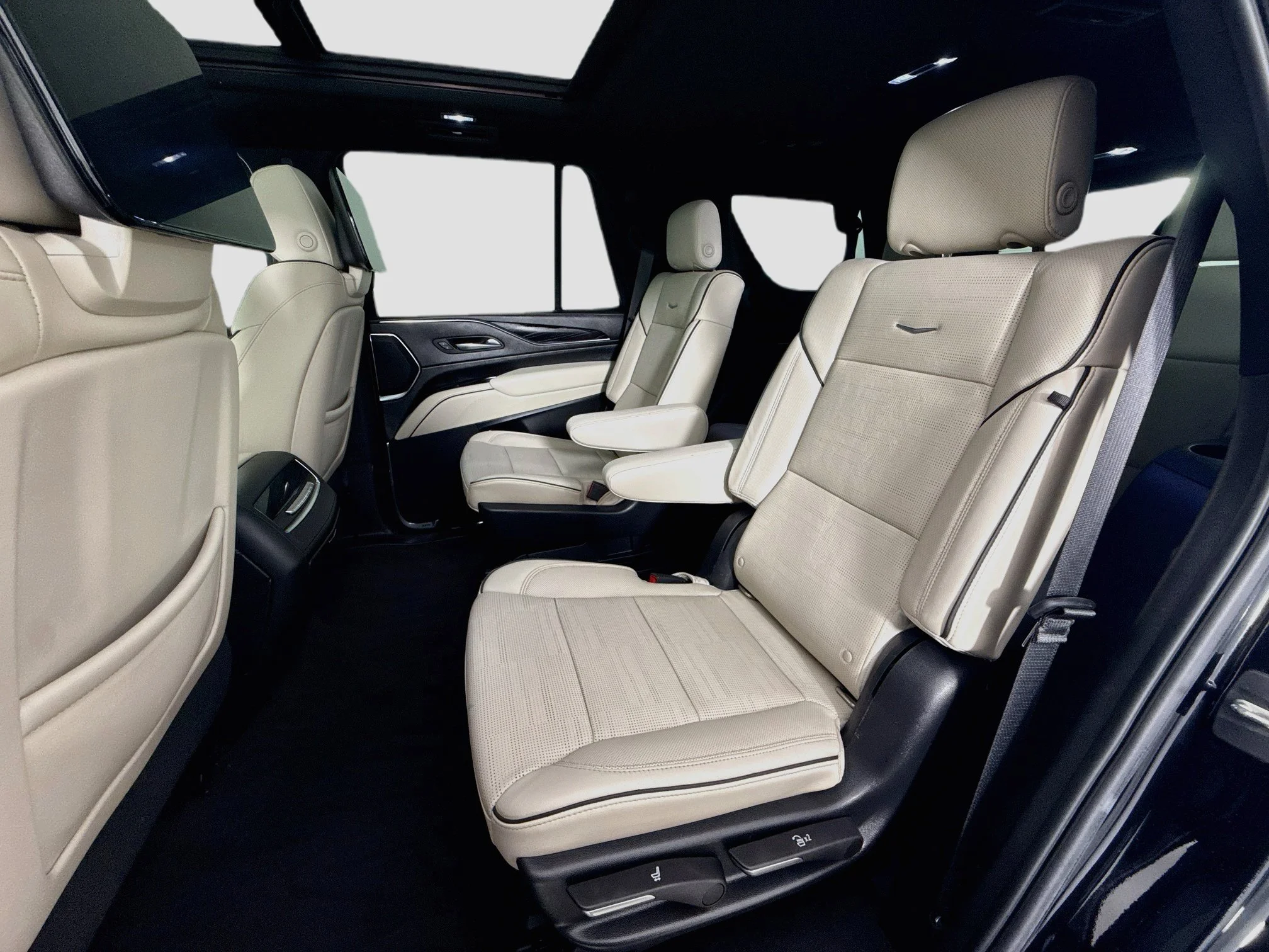 Used 2022 Black Raven Cadillac Sport image 27