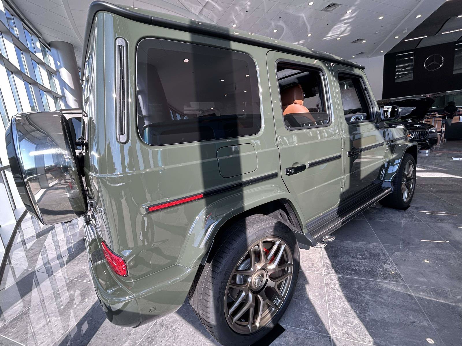 New 2027 MANUFAKTUR customer request glossy paint finish Mercedes-Benz AMG® G 63 SUV image 10