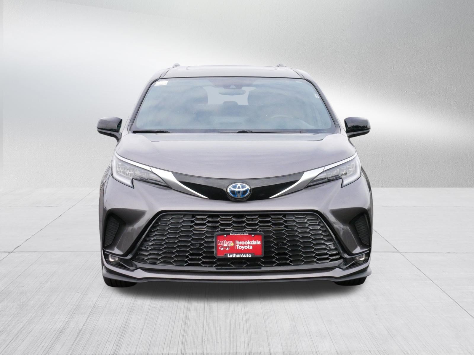 Certified 2022 Toyota Sienna XSE with VIN 5TDXRKECXNS083637 for sale in Brooklyn Center, Minnesota