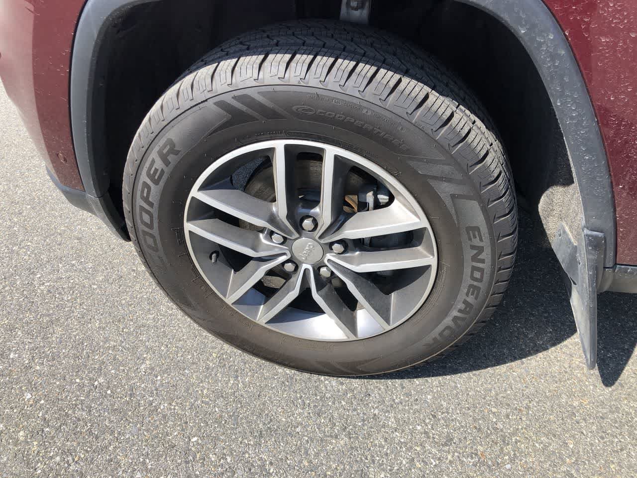 Used 2018 Velvet Red Pearlcoat Jeep Limited image 10