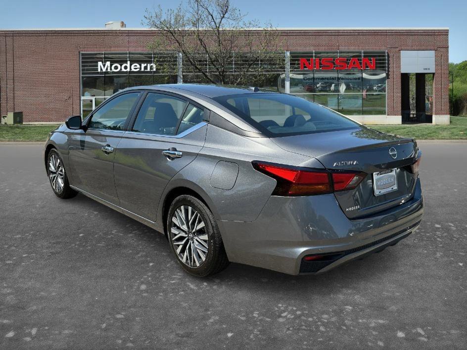 Used 2024 Gun Metallic Nissan 2.5 SV image 2