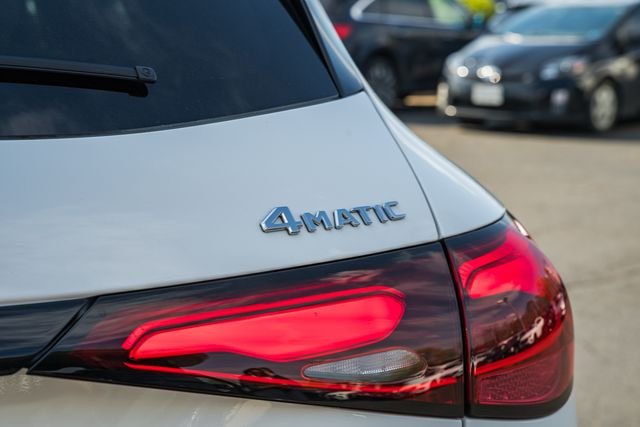 New 2026 Polar White Mercedes-Benz GLC 300 image 8