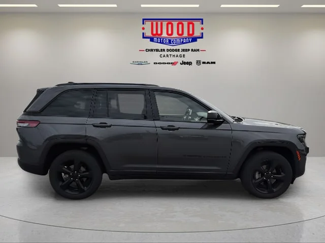 Used 2022 Baltic Gray Metallic Clearcoat Jeep Altitude image 2